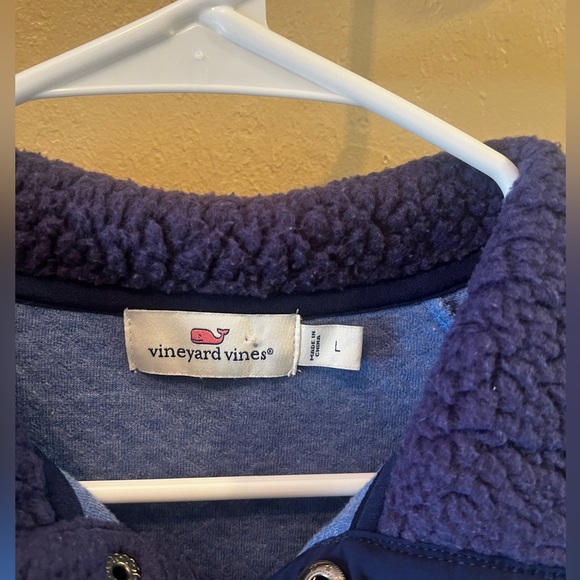 Large Vineyard Vines Pullover - Picture 3 of 3